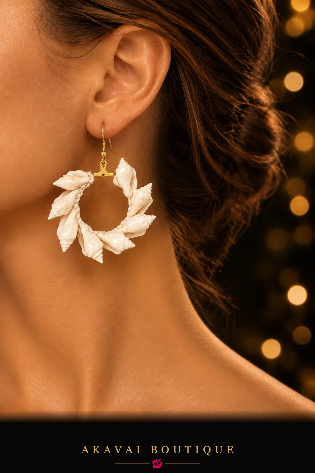 Boucle d'oreille MAHANA soleil en coquillages portée, vue rapprochée – Akavai Boutique