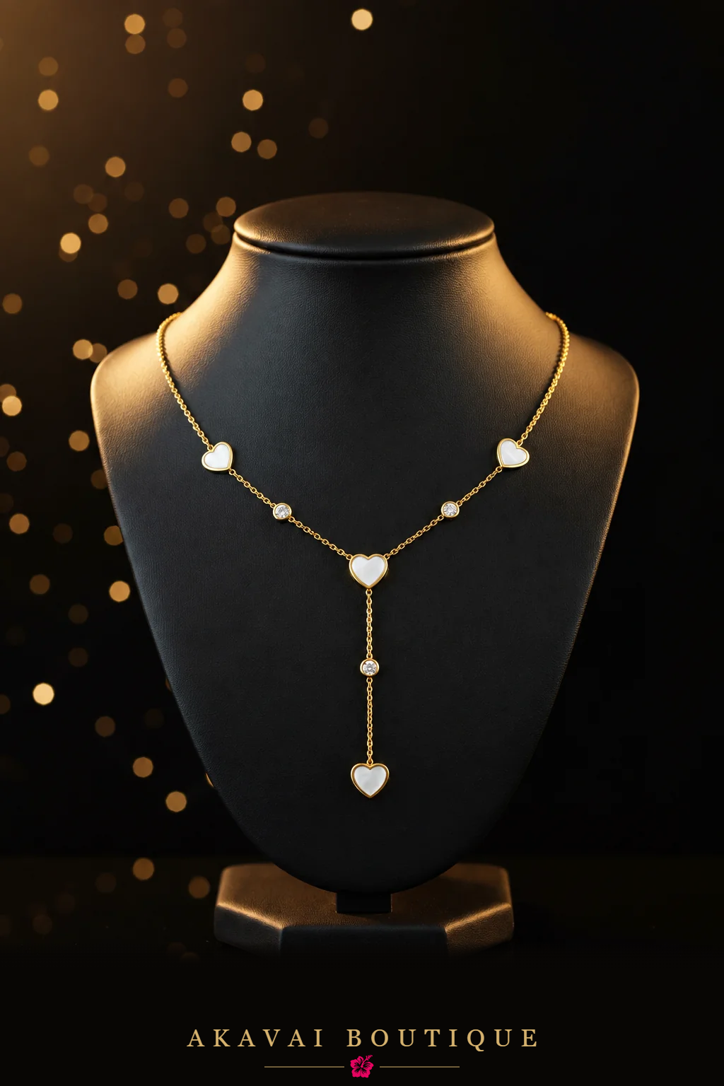 Collier acier doré cœurs sur buste noir – Akavai Boutique