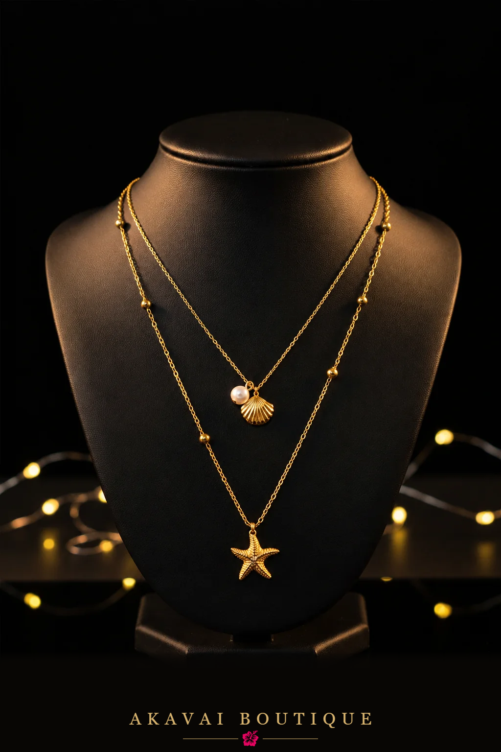Collier acier doré étoile de mer et coquillage sur buste noir – Akavai Boutique