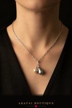 Collier deux perles de Tahiti acier argenté porté – Akavai Boutique