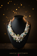 Collier MATIE coquillages, abalone et perle de culture de Tahiti sur buste noir – Akavai Boutique