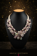 Collier OTAHA en coquillages violets de Polynésie sur buste noir – Akavai Boutique