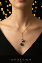Collier Toi et Moi perles de Tahiti doré porté – Akavai Boutique