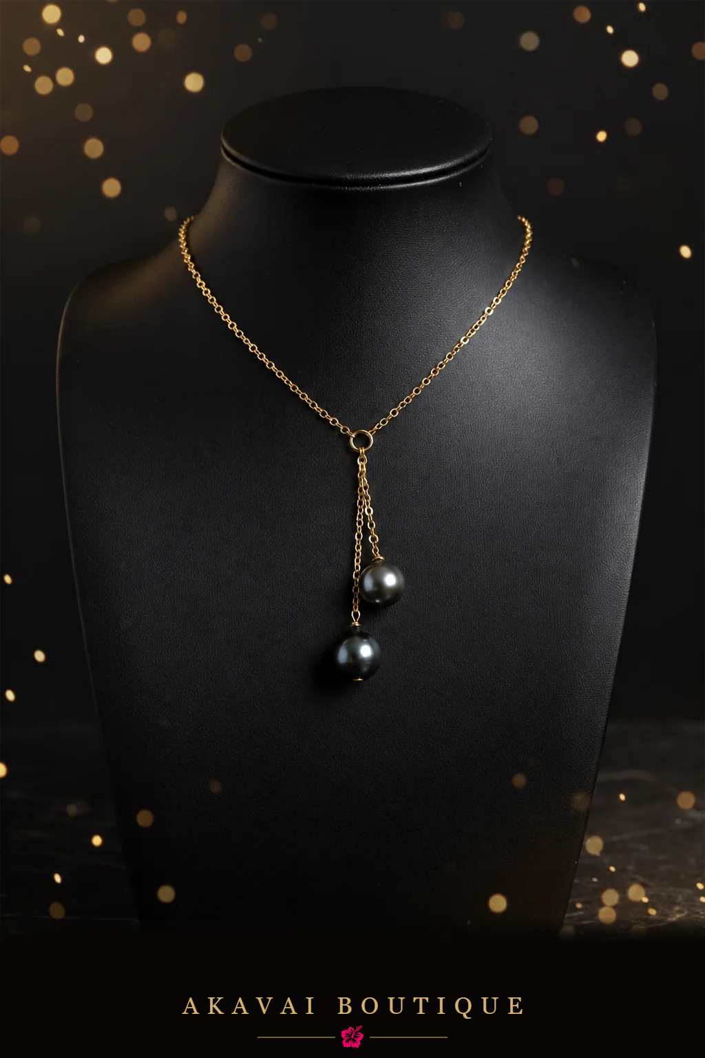 Collier Toi et Moi perles de Tahiti doré sur buste noir – Akavai Boutique