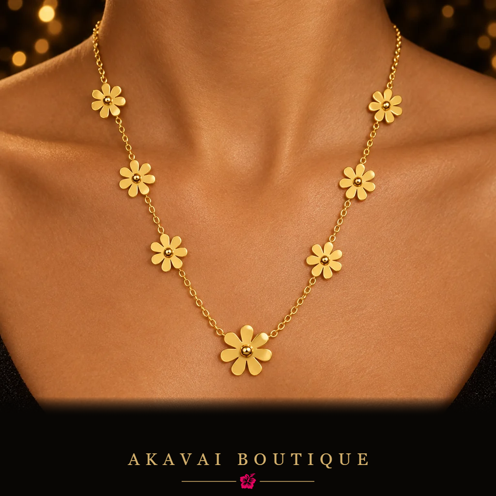 Collier Fleurs Dorées porté – Akavai Boutique