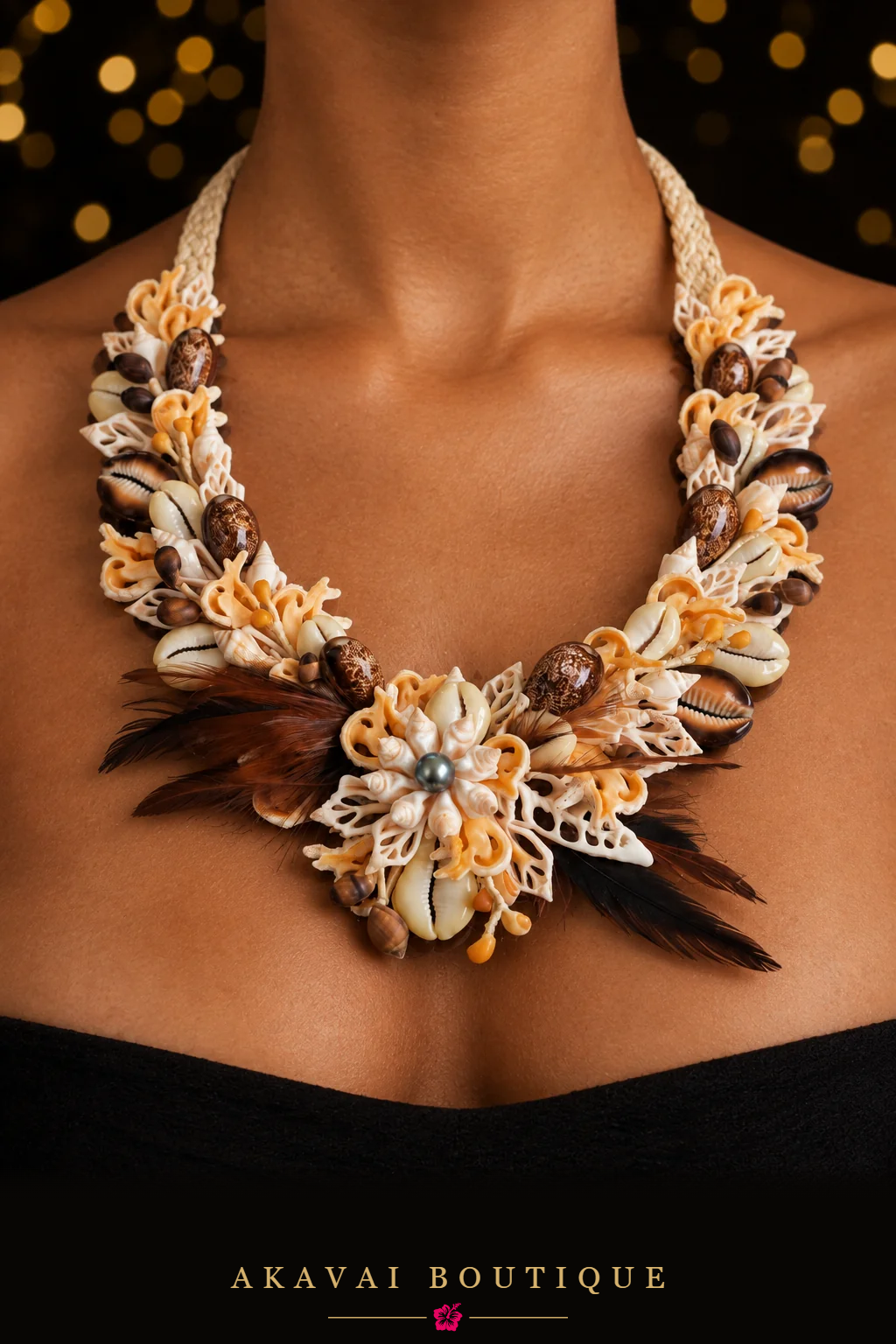 Collier HEI HEI coquillages, plumes de coq et perle de culture de Tahiti porté – Akavai Boutique