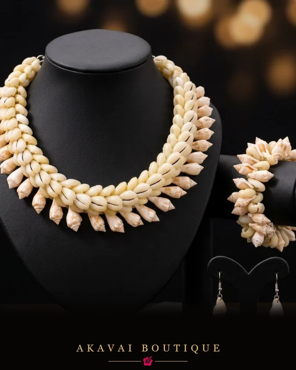 Parure de coquillages ivoire spiralés sur présentoir