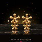 Puces double fleur dorées seules – Akavai Boutique