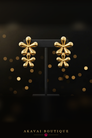 Puces double fleur dorées sur présentoir – Akavai Boutique
