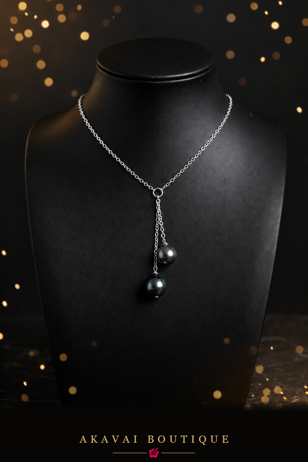 Collier Toi et Moi en version argentée sur buste noir – Akavai Boutique