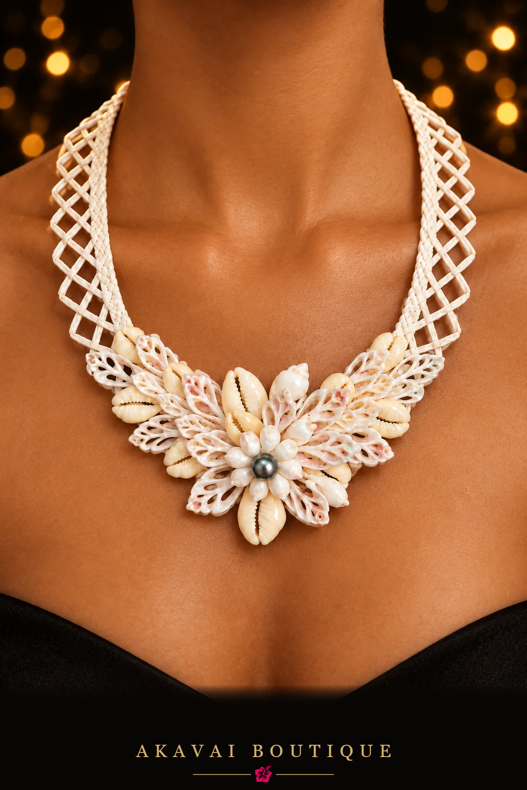 Collier UPEA en coquillages blancs taillés de Polynésie porté – Akavai Boutique